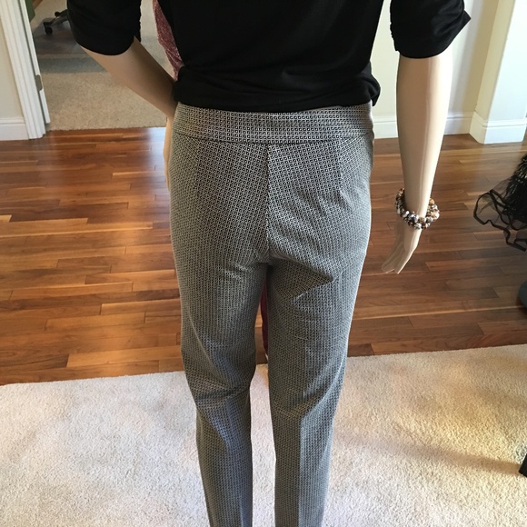 Black & White Print Cigarette Pants - Picture 4 of 6